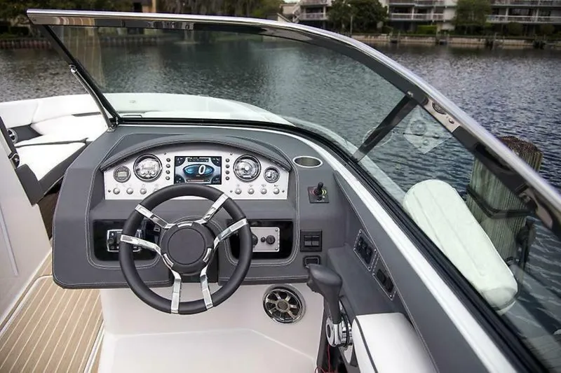 Slide: The Image of Regal 2800 Bowrider 2015 - 4891189