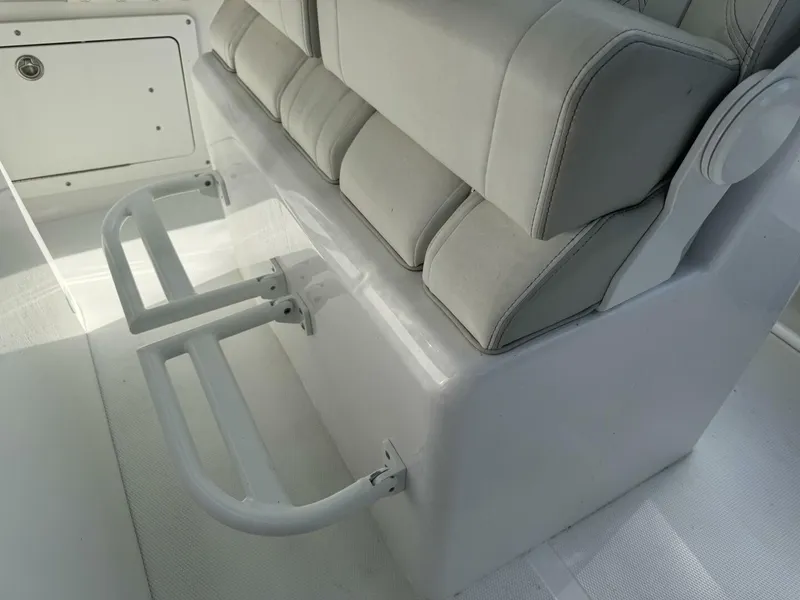 Slide: The Image of Renegade 32 Cuddy 2005 - 4900111