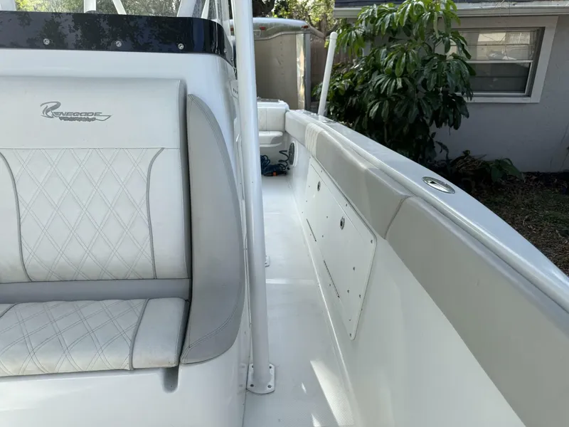 Slide: The Image of Renegade 32 Cuddy 2005 - 4900038