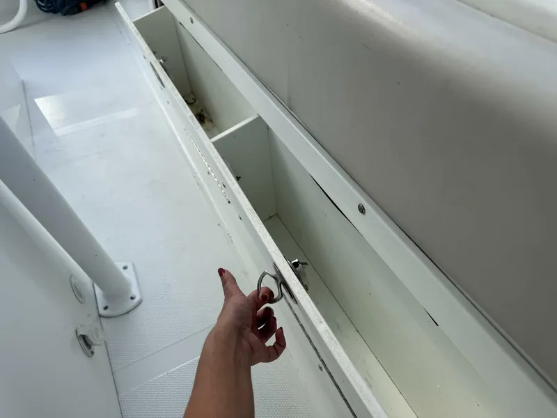 Slide: The Image of Renegade 32 Cuddy 2005 - 4900034