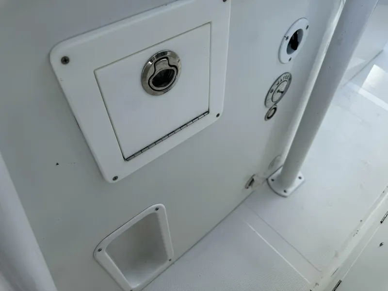 Slide: The Image of Renegade 32 Cuddy 2005 - 4900035