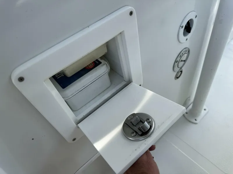 Slide: The Image of Renegade 32 Cuddy 2005 - 4900036