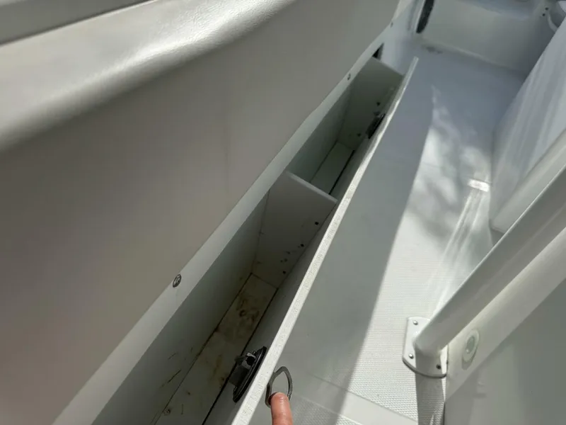 Slide: The Image of Renegade 32 Cuddy 2005 - 4900024