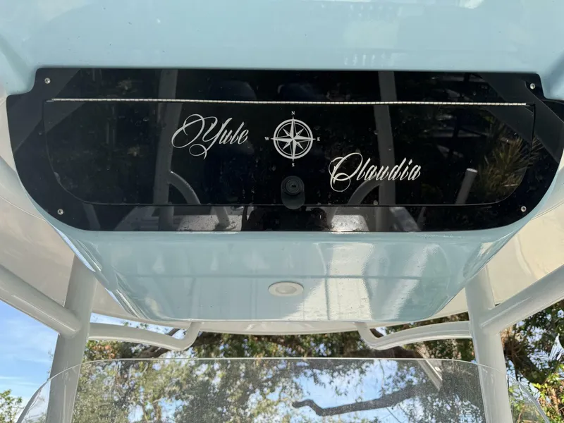 Slide: The Image of Renegade 32 Cuddy 2005 - 4900105