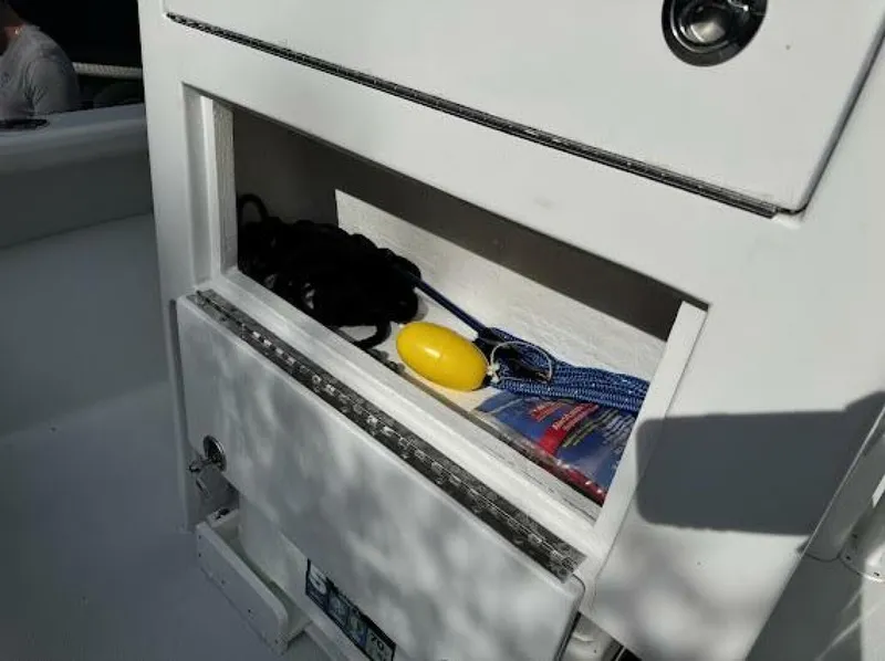 Slide: The Image of Renegade 32 Cuddy 2005 - 4907558