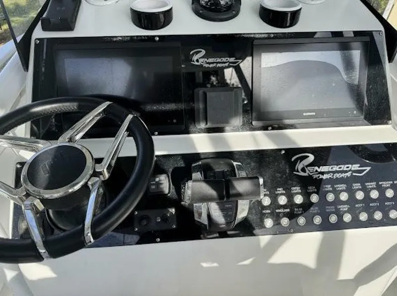 Slide: The Image of Renegade 32 Cuddy 2005 - 4907555