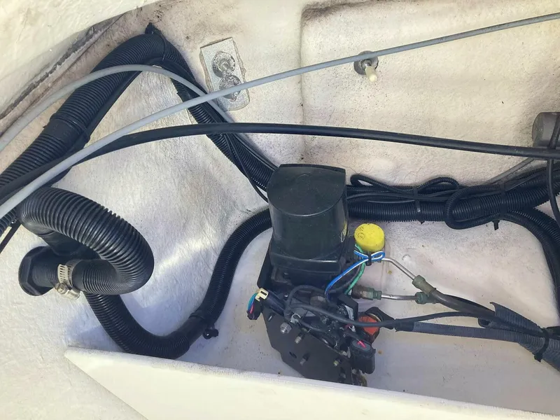 Slide: The Image of Sea Ray 190 Sport 2012 - 4896546