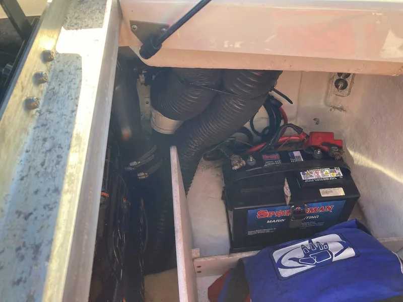 Slide: The Image of Sea Ray 190 Sport 2012 - 4896548