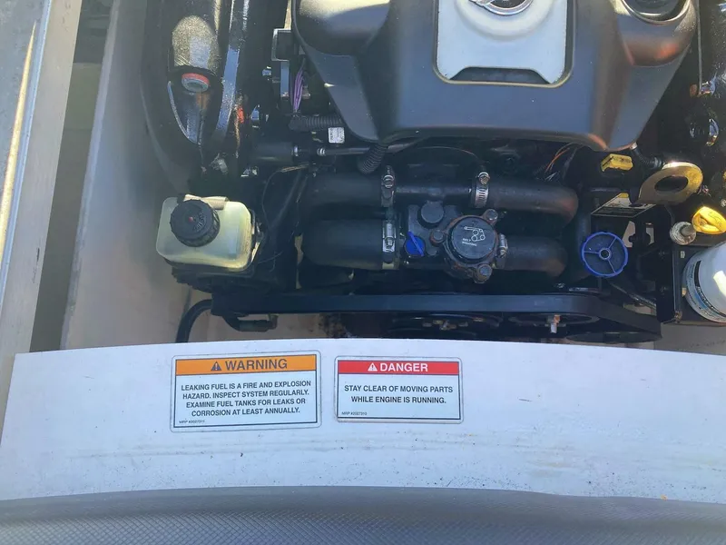 Slide: The Image of Sea Ray 190 Sport 2012 - 4896550