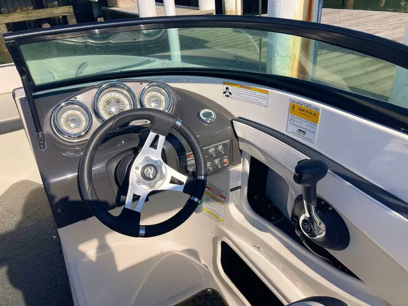 Slide: The Image of Sea Ray 190 Sport 2012 - 7514971