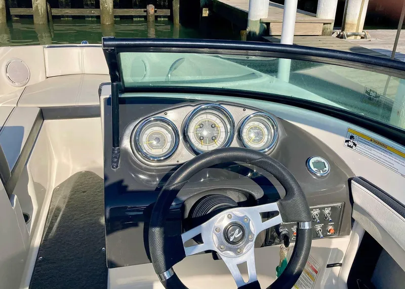 Slide: The Image of Sea Ray 190 Sport 2012 - 7514972