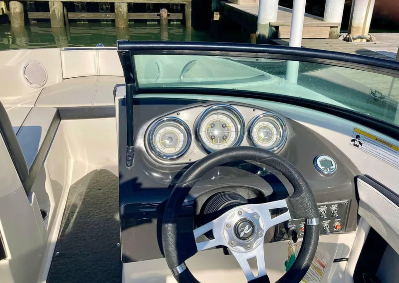 Slide: The Image of Sea Ray 190 Sport 2012 - 7514973