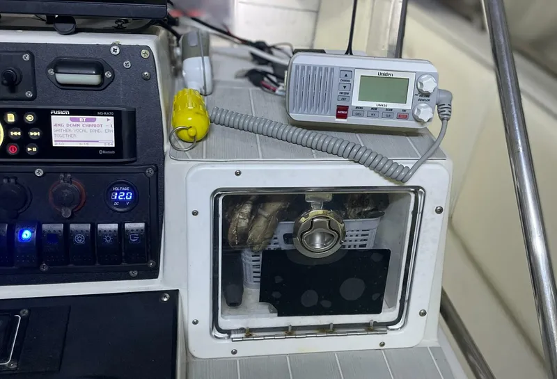 Slide: The Image of Wellcraft Scarab 30 Cuddy 1990 - 5660747