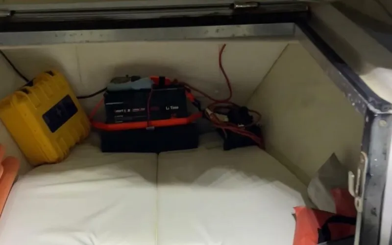 Slide: The Image of Wellcraft Scarab 30 Sport 1990 - 5660772