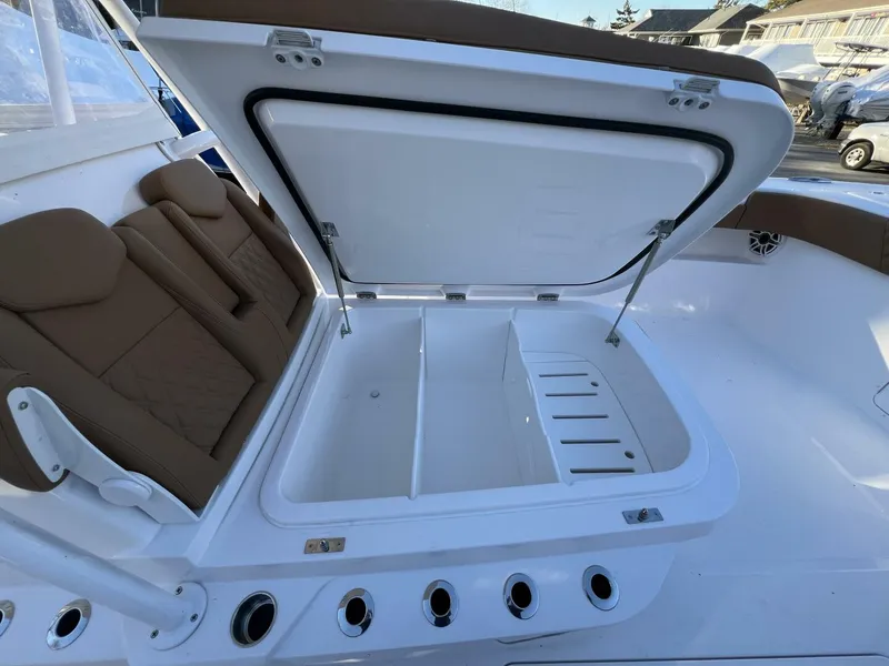 Slide: The Image of Invincible 33 Catamaran 2026 - 4899578