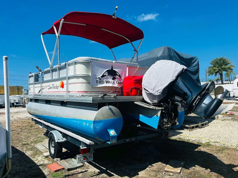 Slide: The Image of Sun Tracker 200 Party Barge Classic 2009 - 4899880