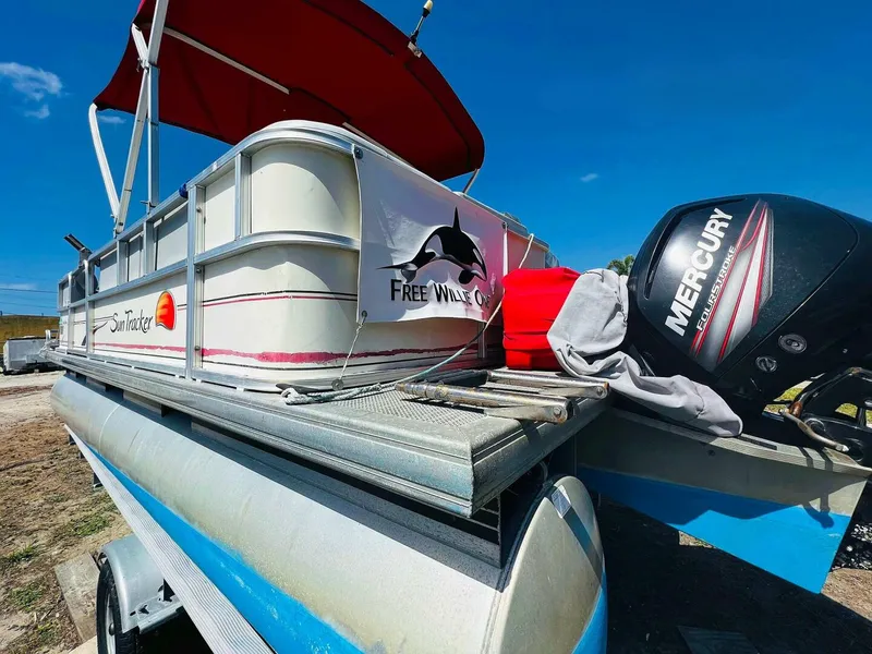 Slide: The Image of Sun Tracker 200 Party Barge Classic 2009 - 4899881