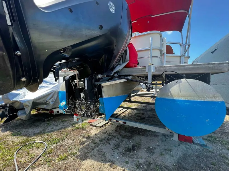 Slide: The Image of Sun Tracker 200 Party Barge Classic 2009 - 4899883