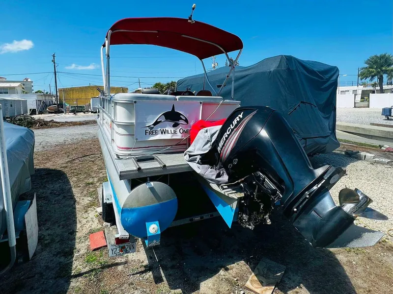 Slide: The Image of Sun Tracker 200 Party Barge Classic 2009 - 4899884