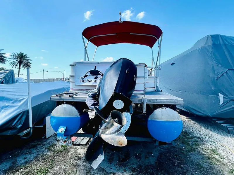 Slide: The Image of Sun Tracker 200 Party Barge Classic 2009 - 4899888