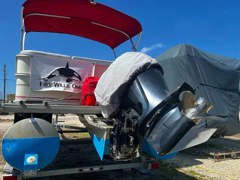 Slide: The Image of Sun Tracker 200 Party Barge Classic 2009 - 4899889