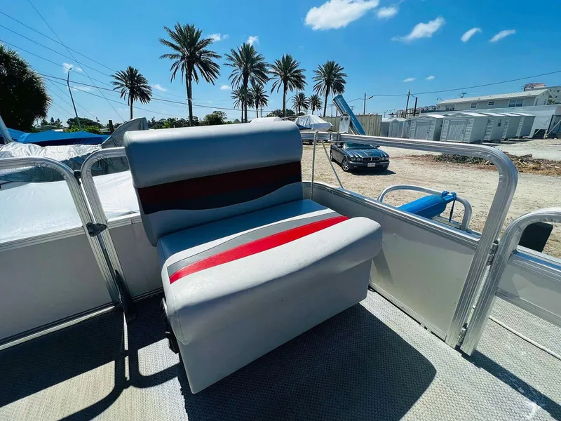 Slide: The Image of Sun Tracker 200 Party Barge Classic 2009 - 4899894