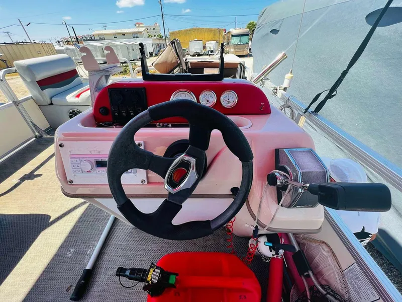 Slide: The Image of Sun Tracker 200 Party Barge Classic 2009 - 4899899