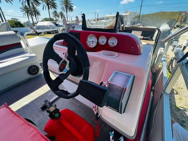 Slide: The Image of Sun Tracker 200 Party Barge Classic 2009 - 4899900