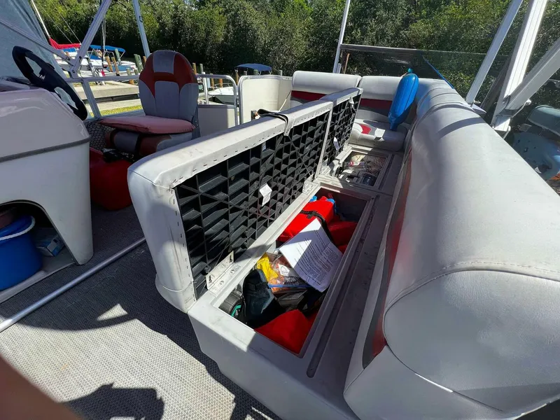 Slide: The Image of Sun Tracker 200 Party Barge Classic 2009 - 4899903