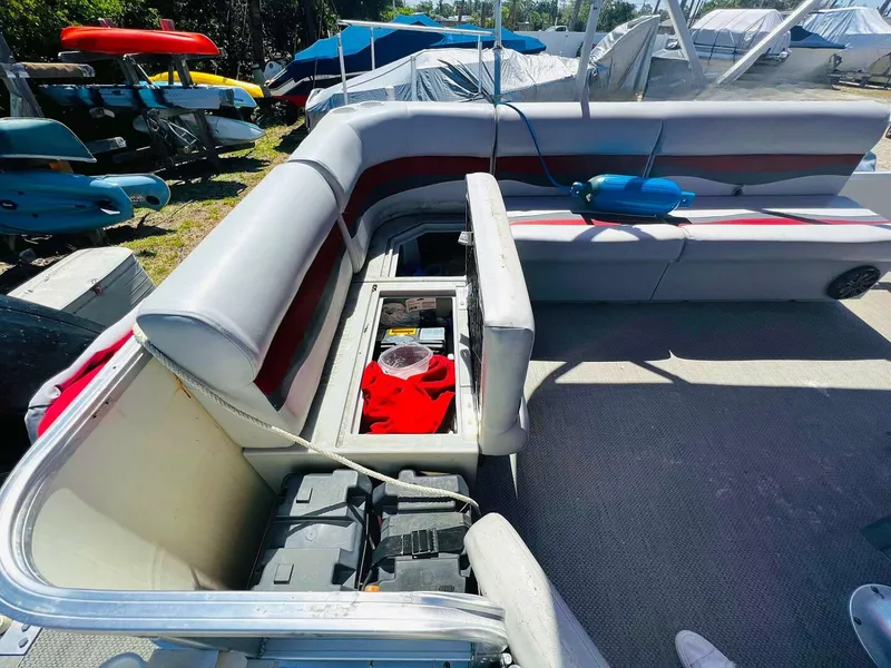 Slide: The Image of Sun Tracker 200 Party Barge Classic 2009 - 4899904