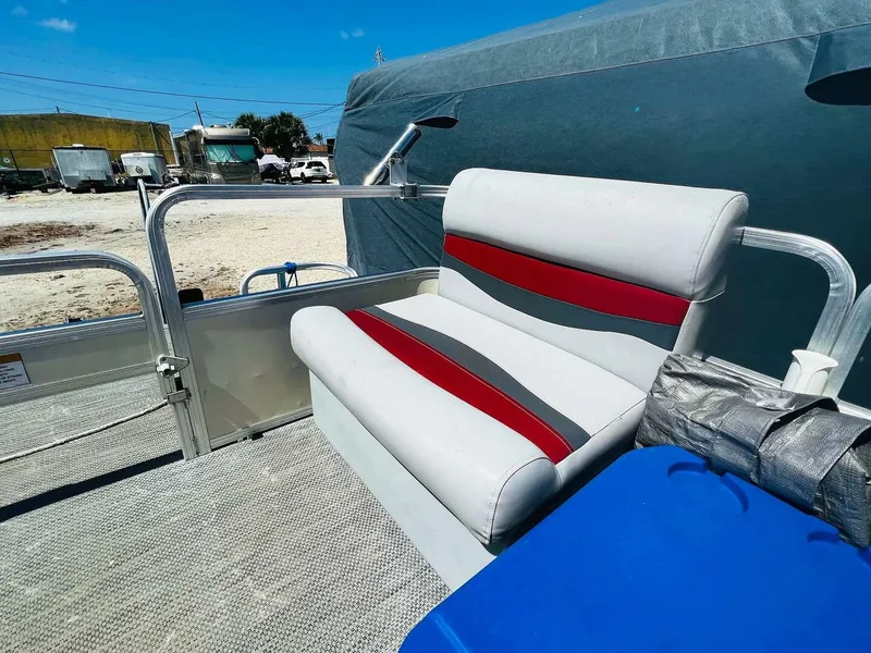 Slide: The Image of Sun Tracker 200 Party Barge Classic 2009 - 4899914