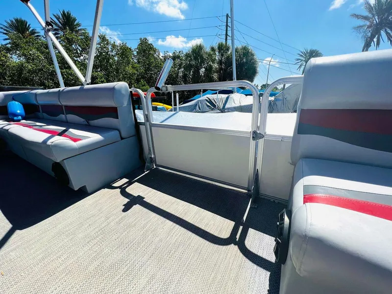 Slide: The Image of Sun Tracker 200 Party Barge Classic 2009 - 4899918