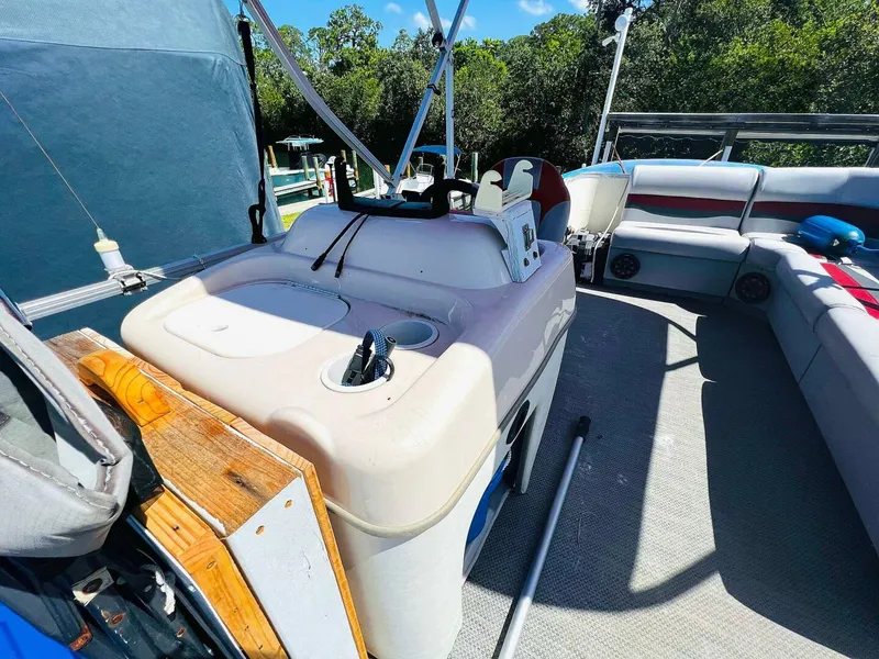 Slide: The Image of Sun Tracker 200 Party Barge Classic 2009 - 4899921