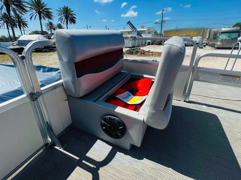 Slide: The Image of Sun Tracker 200 Party Barge Classic 2009 - 4899923