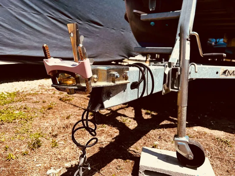 Slide: The Image of Sun Tracker 200 Party Barge Classic 2009 - 4899929