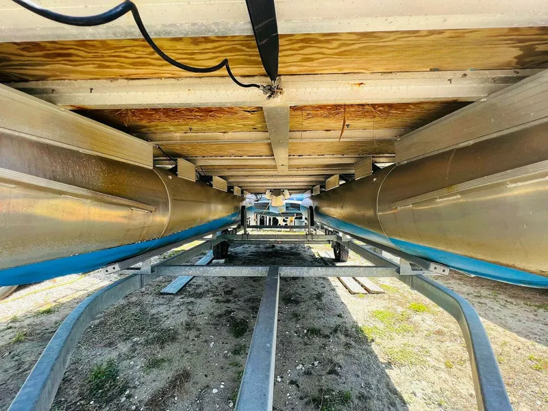 Slide: The Image of Sun Tracker 200 Party Barge Classic 2009 - 4899930