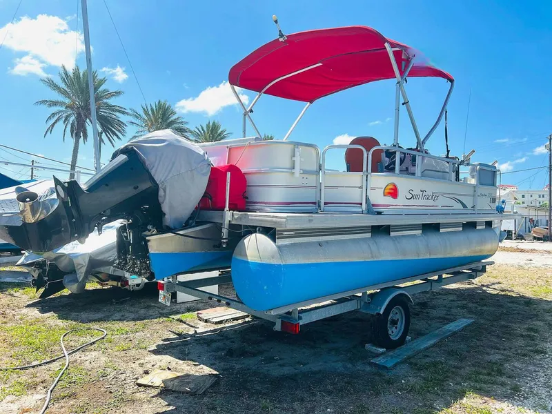 Slide: The Image of Sun Tracker 200 Party Barge Classic 2009 - 4899876