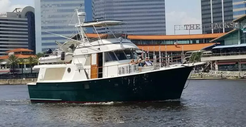 Slide: The Image of 48' Hatteras starboard forward profile - 4900538
