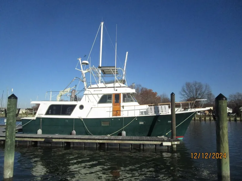 Slide: The Image of 48' Hatteras starboard profile - 4900540