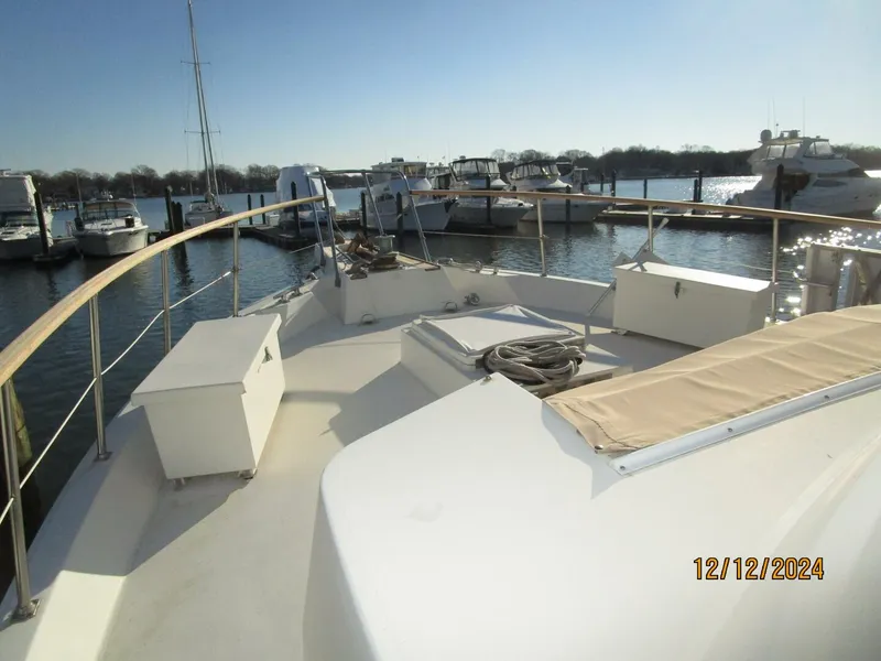 Slide: The Image of 48' Hatteras foredeck1 - 4900465