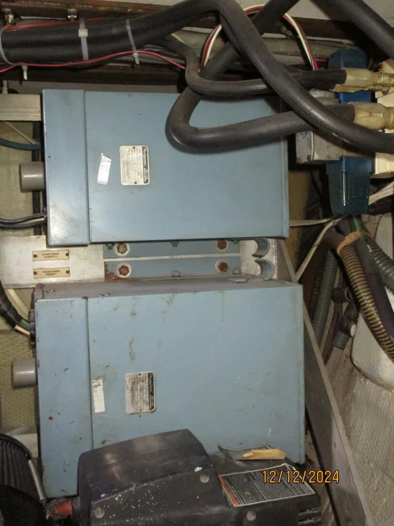 Slide: The Image of 48' Hatteras transformers - 4900549