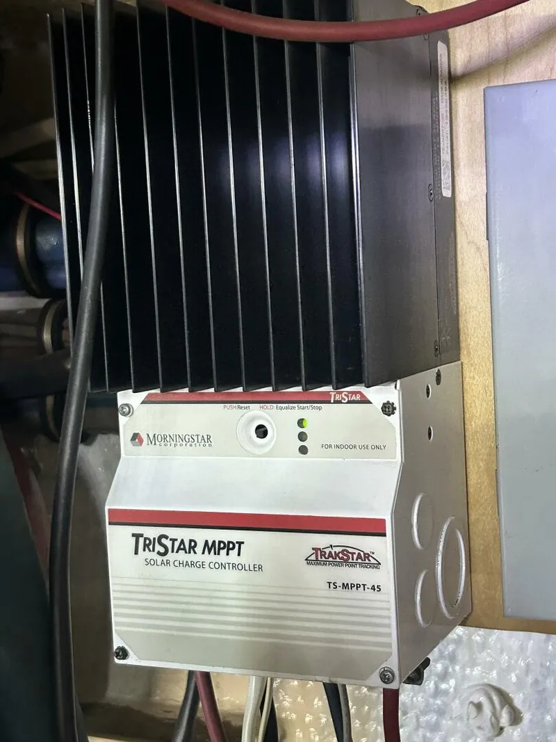 Slide: The Image of 48' Hatteras solar panels controller - 4900533