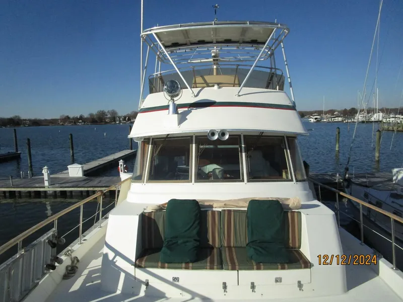 Slide: The Image of 48' Hatteras foredeck aft - 4900464
