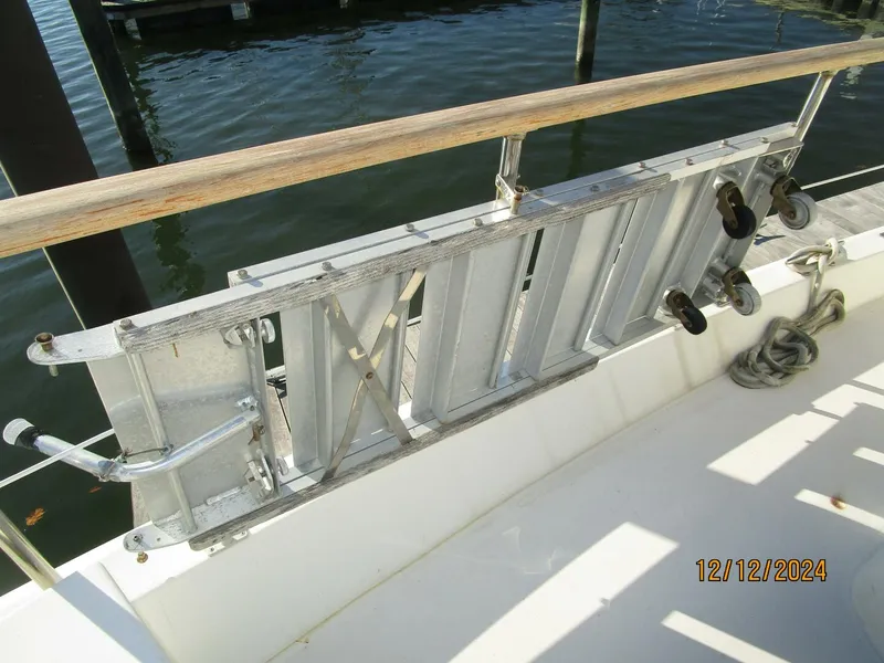 Slide: The Image of 48' Hatteras gangway - 4900472