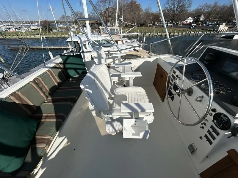 Slide: The Image of 48' Hatteras flybridge port - 4900461