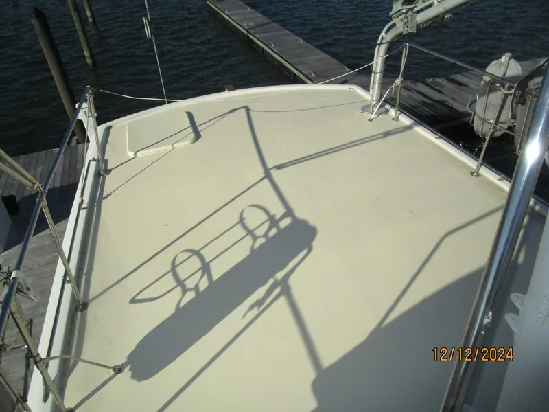 Slide: The Image of 48' Hatteras tender deck aft - 4900548