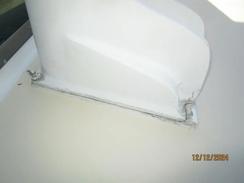 Slide: The Image of 48' Hatteras mast base hinge - 4900482