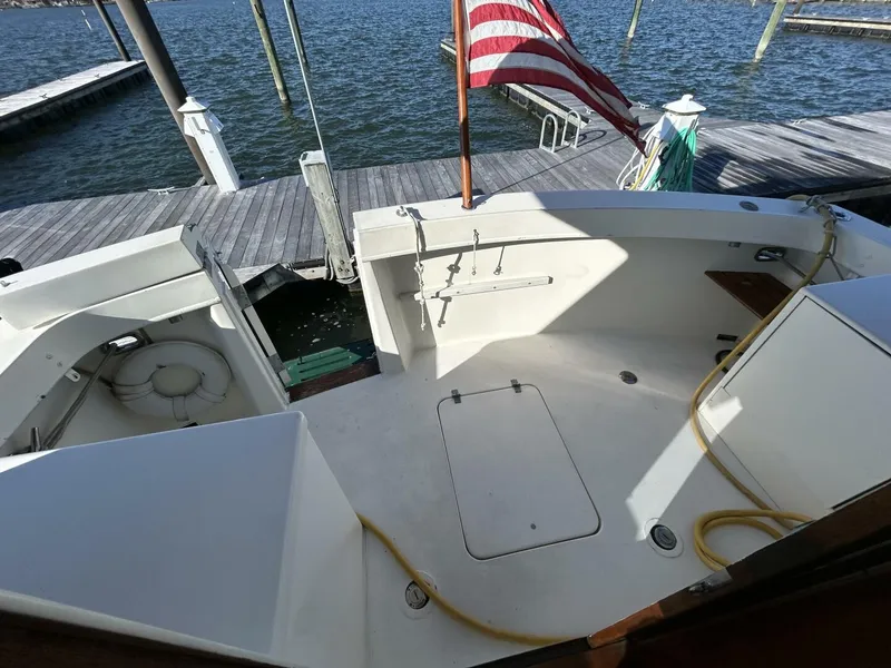 Slide: The Image of 48' Hatteras aftdeck - 4900443