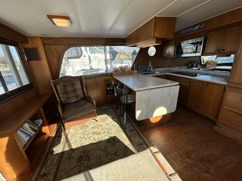 Slide: The Image of 48' Hatteras salon port - 4900526