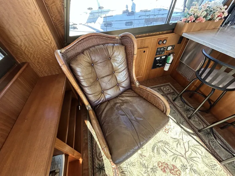 Slide: The Image of 48' Hatteras salon port seating - 4900527